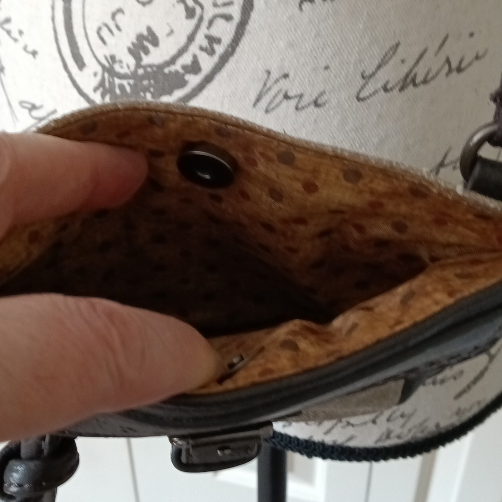 LAST CALL Sherbpani Slim Crossbody Bag - Picture 3 of 7